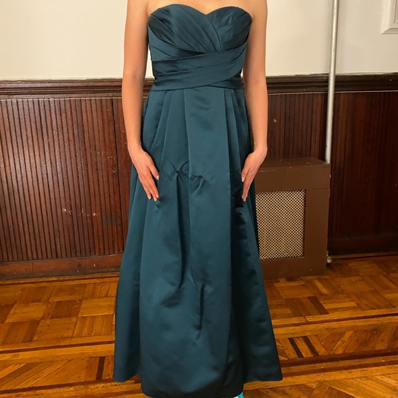 David’s Bridal Oasis - Picture 6 of 7